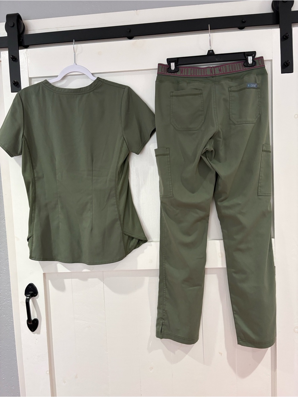 Med Couture Olive Green Scrub Set. Size small with Contrast Waistband - Picture 7 of 7